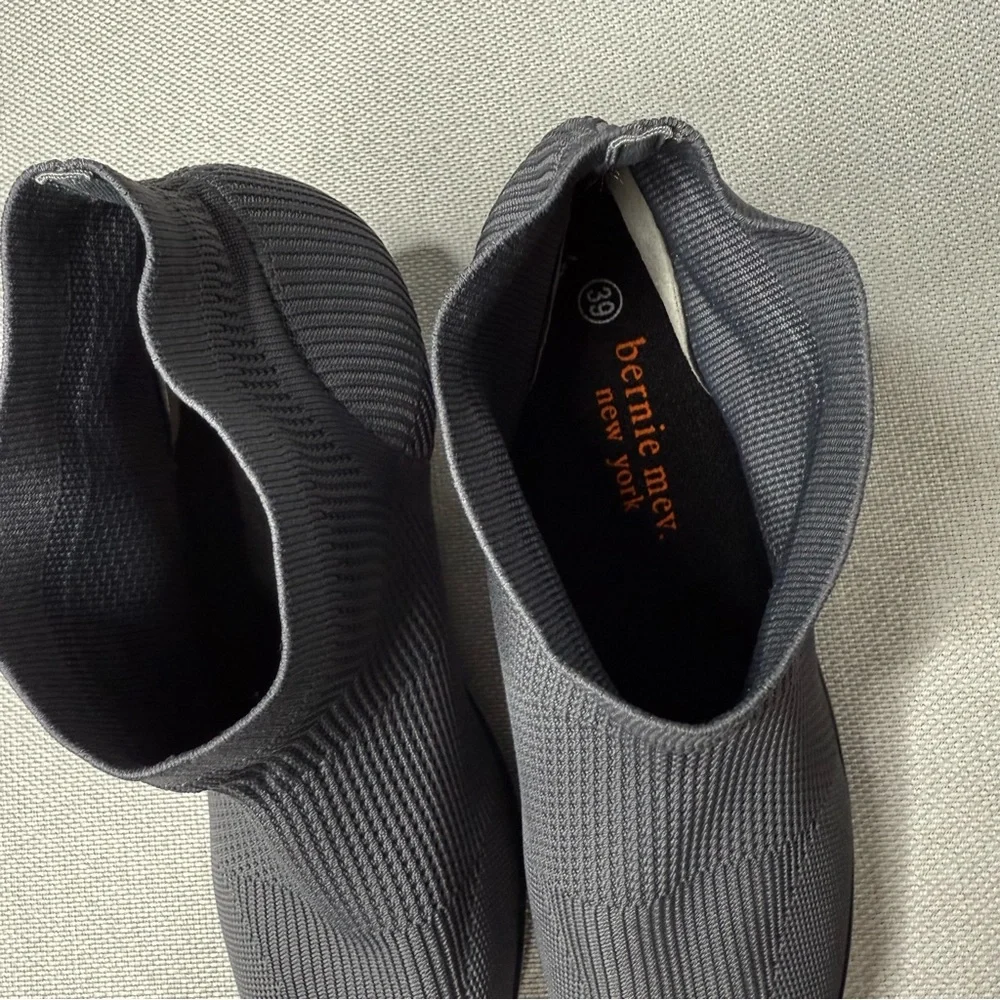 Bernie Mev. Doll Bootie Grey Knit Stretch Shoes Size 39‎